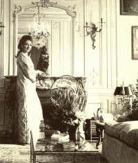 Maria Callas in her Paris apartment 1968